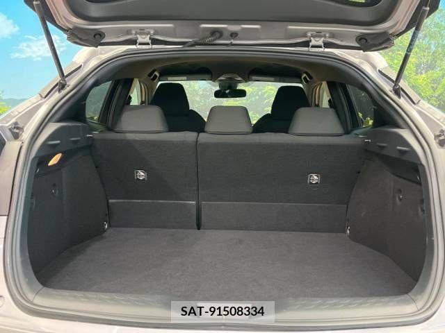 Toyota C-HR 2016-12 330768-10
