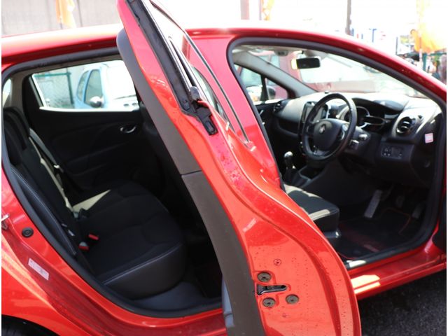 Renault LUTECIA 2015-03 1396-12