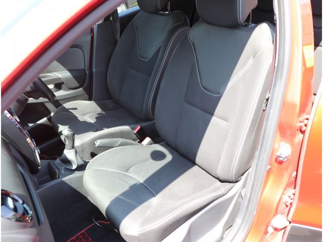 Renault LUTECIA 2015-03 1396-9