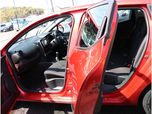 Renault LUTECIA 2015-03 1396-11