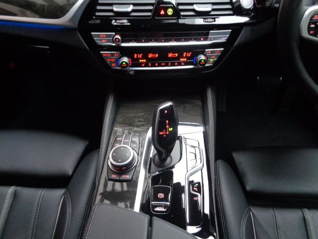 Bmw 5 SERIES 2022-11 1142-21
