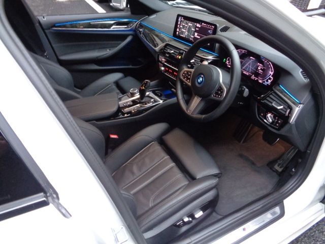 Bmw 5 SERIES 2022-11 1142-14
