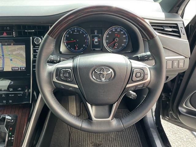 Toyota HARRIER 2015-10 11863-24