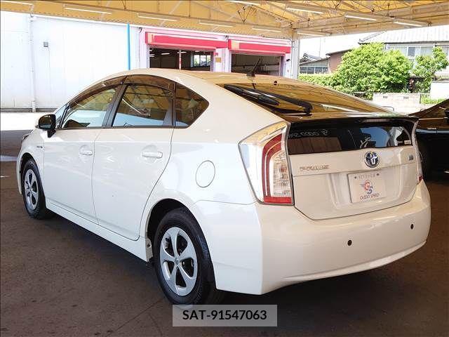 Toyota PRIUS 2015-06 375071-16