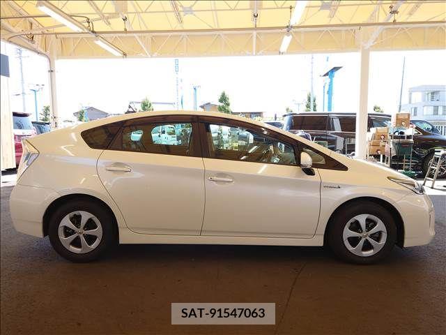 Toyota PRIUS 2015-06 375071-14