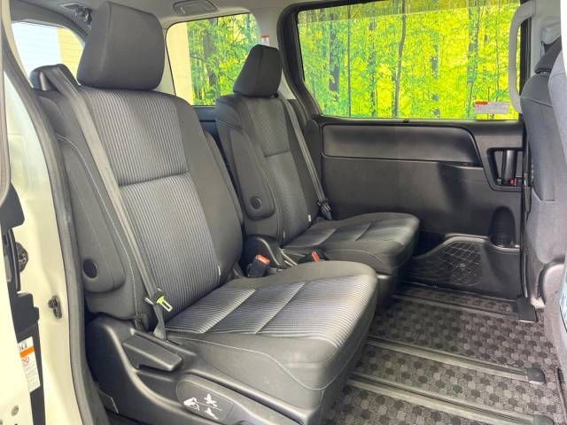 Toyota VOXY 2016-12 193847-9