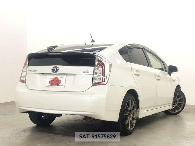 Toyota PRIUS 2013-05 349898-2