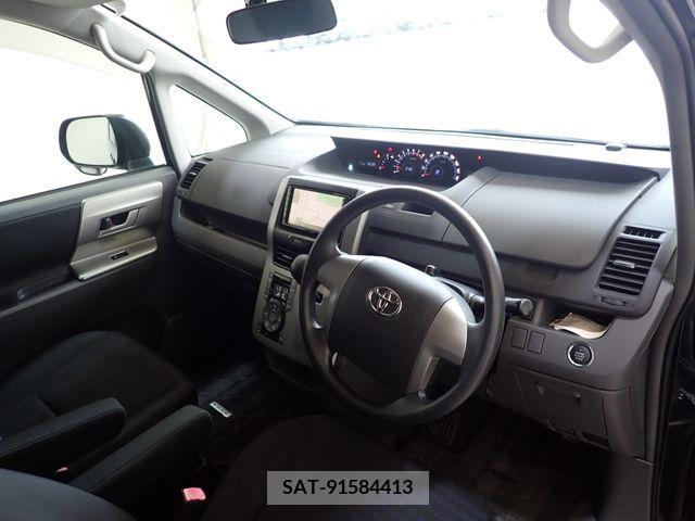 Toyota VOXY 2010-01 321356-1