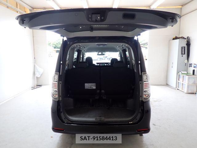 Toyota VOXY 2010-01 321356-23
