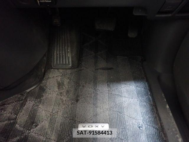 Toyota VOXY 2010-01 321356-19