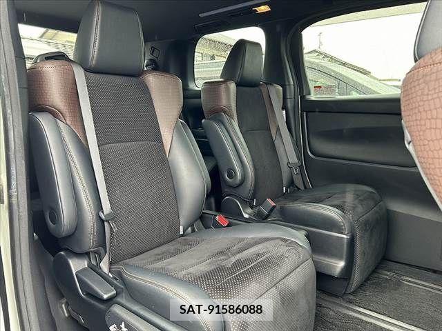 Toyota ALPHARD 2017-11 378689-18