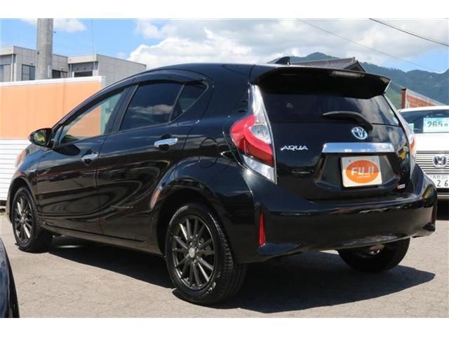 Toyota AQUA 2017-12 7324-1