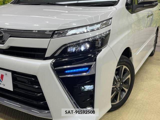 Toyota VOXY 2019-02 223455-13
