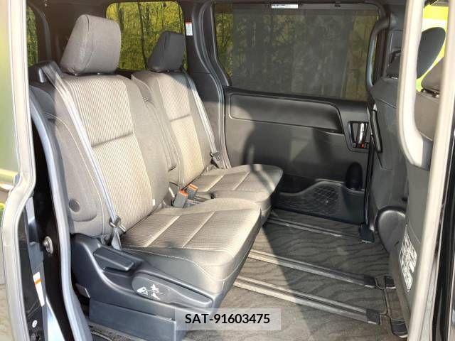 Toyota VOXY 2018-10 244089-9