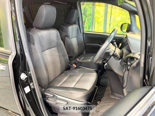 Toyota VOXY 2018-10 244089-8