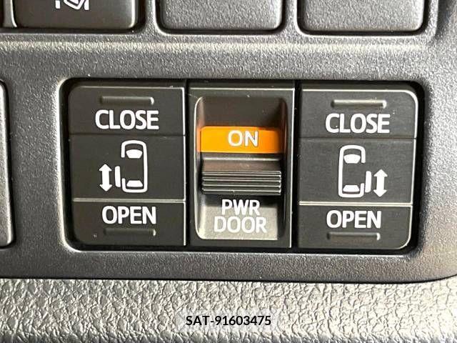Toyota VOXY 2018-10 244089-5