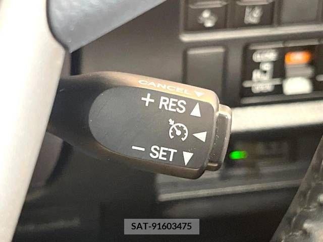 Toyota VOXY 2018-10 244089-7