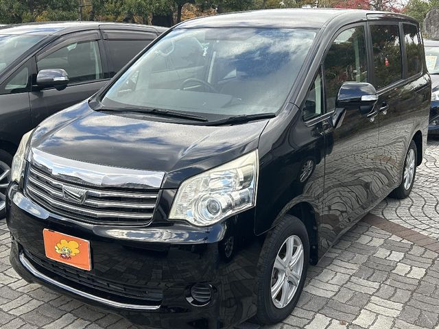 Toyota NOAH 2010-06 195324-1