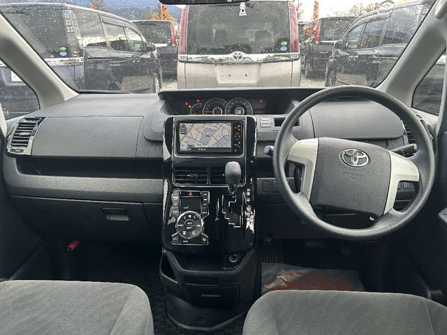 Toyota NOAH 2010-06 195324-3