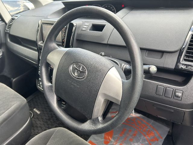 Toyota NOAH 2010-06 195324-6