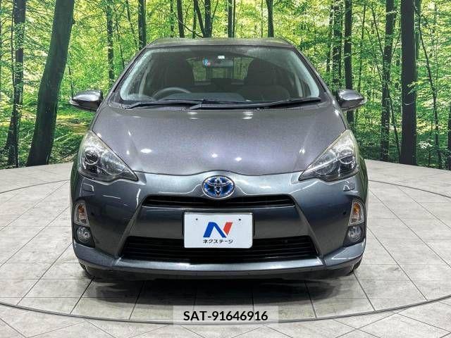 Toyota AQUA 2012-11 383131-12