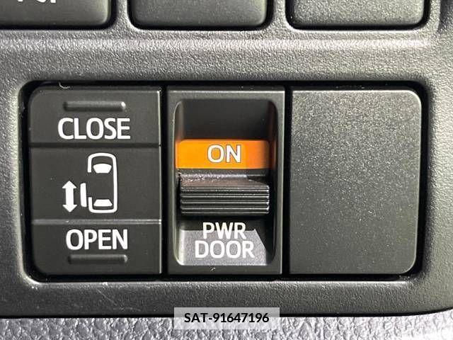 Toyota NOAH 2017-10 365160-2