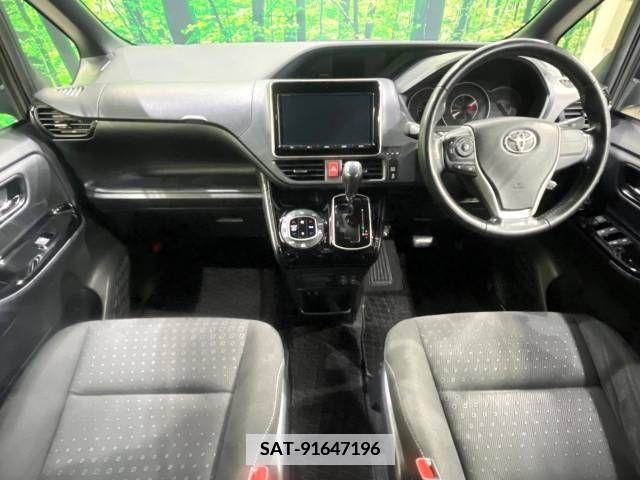 Toyota NOAH 2017-10 365160-1