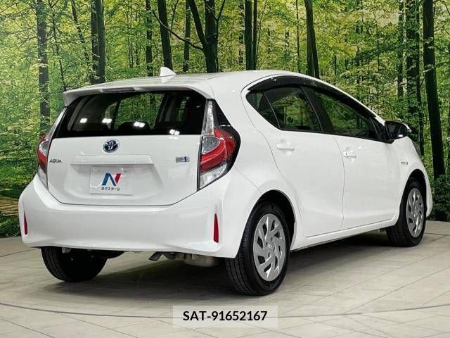 Toyota AQUA 2019-05 381681-17