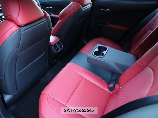 Lexus UX 2023-11 213105-11