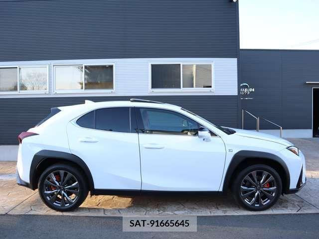 Lexus UX 2023-11 213105-3