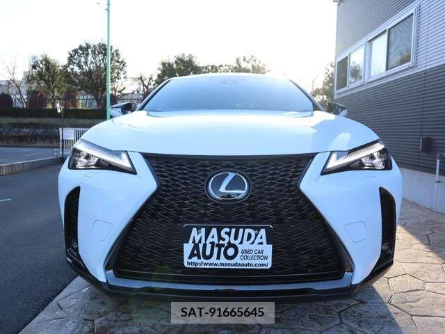 Lexus UX 2023-11 213105-1