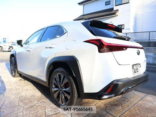 Lexus UX 2023-11 213105-4