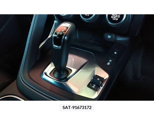Jaguar E-PACE 2018-05 315787-14
