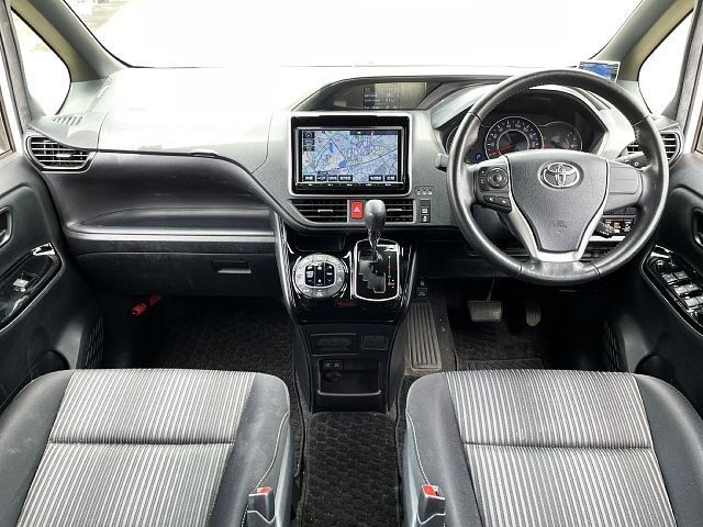 Toyota VOXY 2017-08 5499-1