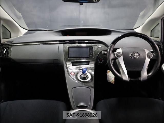 Toyota PRIUS 2012-02 282166-1