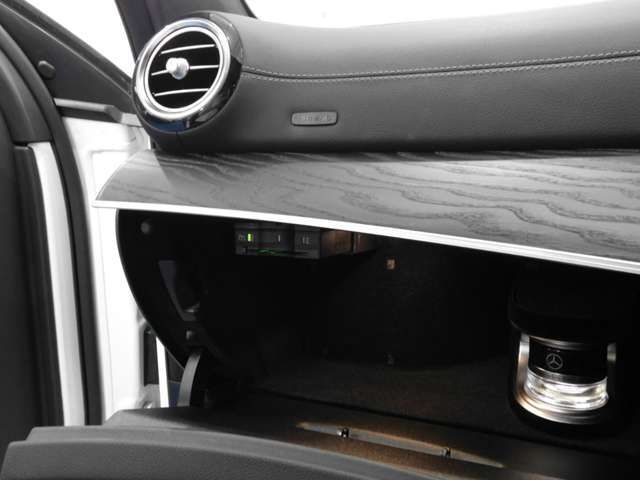 Mercedes Benz E-CLASS 2018-11 27971-10