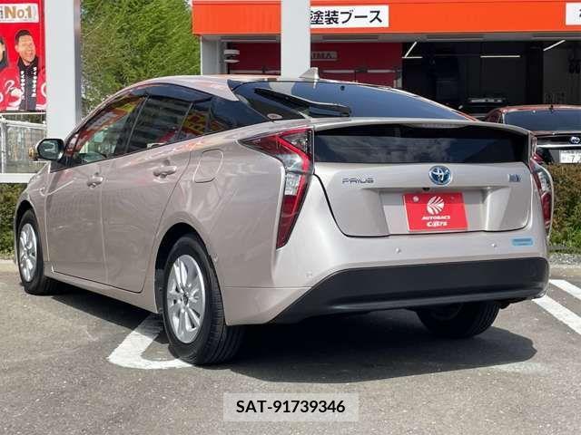 Toyota PRIUS 2017-12 281933-18