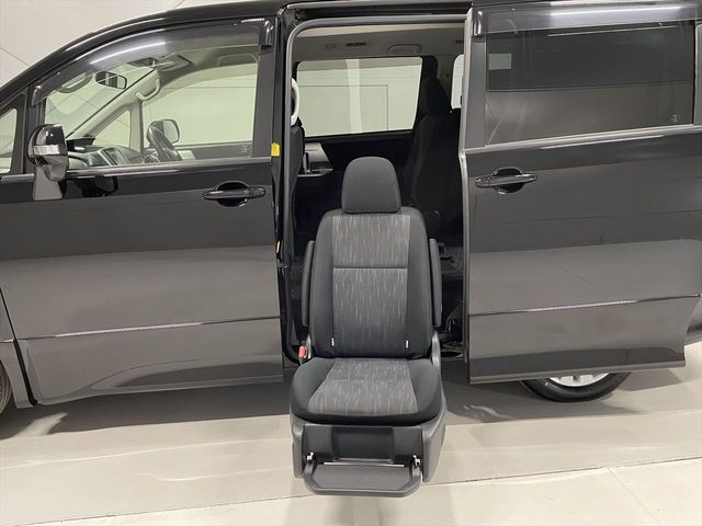 Toyota VOXY 2013-11 14047-3