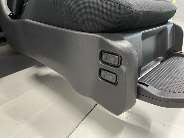 Toyota VOXY 2013-11 14047-6