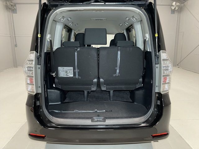 Toyota VOXY 2013-11 14047-4