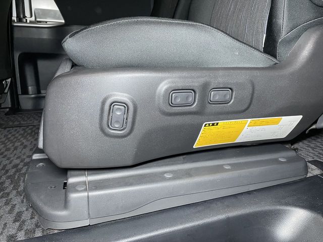 Toyota VOXY 2013-11 14047-8