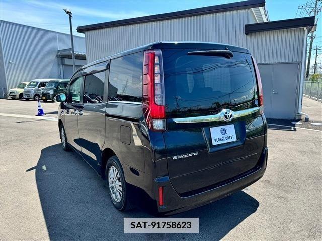 Toyota ESQUIRE 2015-12 359788-10