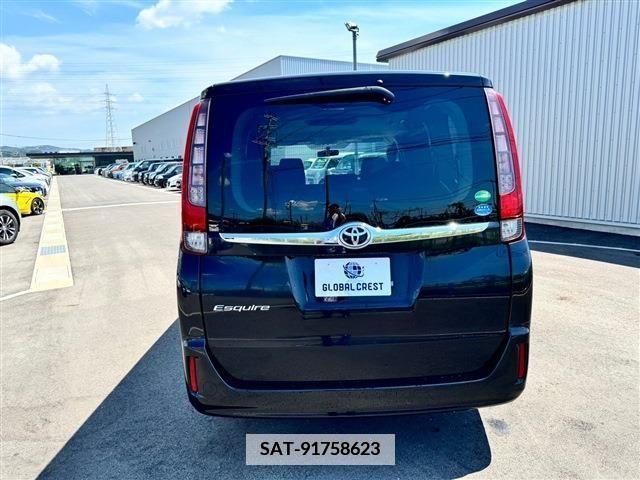 Toyota ESQUIRE 2015-12 359788-9