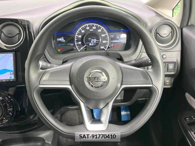 Nissan NOTE 2017-03 279984-11