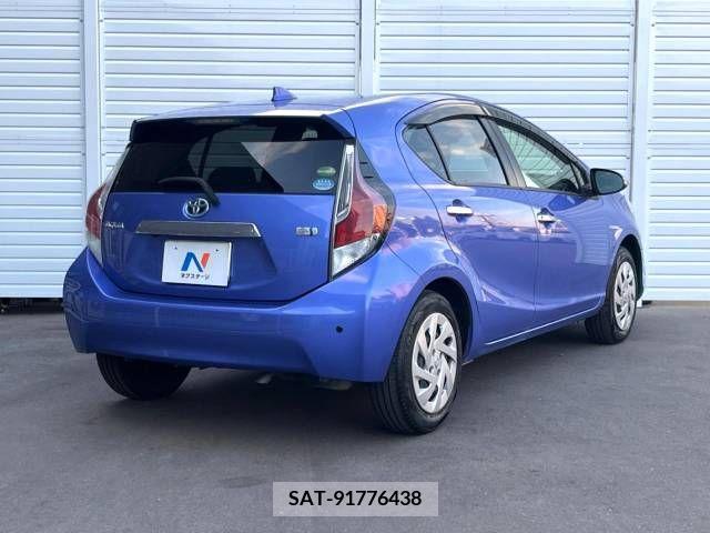 Toyota AQUA 2015-12 385946-11