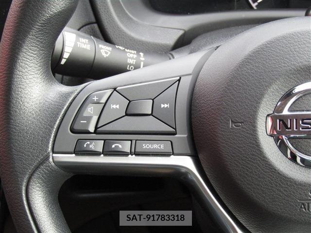 Nissan NOTE 2019-05 305467-11