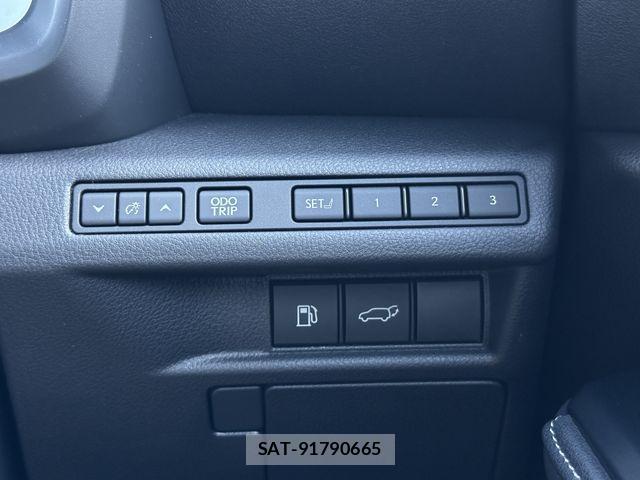 Lexus LBX 2024-05 429045-10