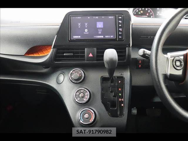Toyota SIENTA 2022-01 350996-28