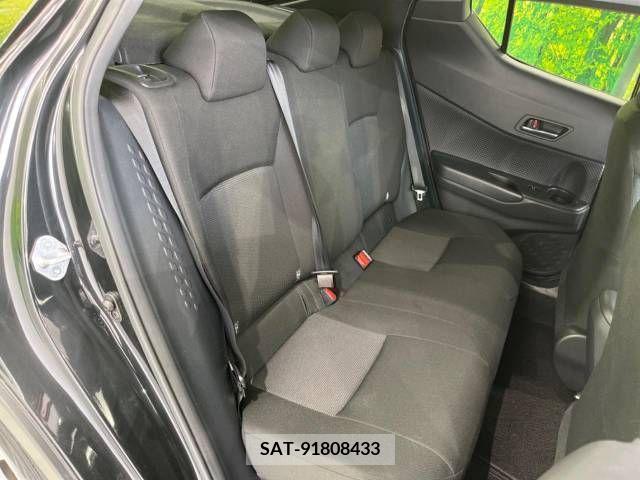 Toyota C-HR 2017-06 264071-9
