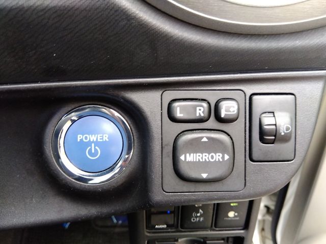 Toyota AQUA 2012-10 186943-12